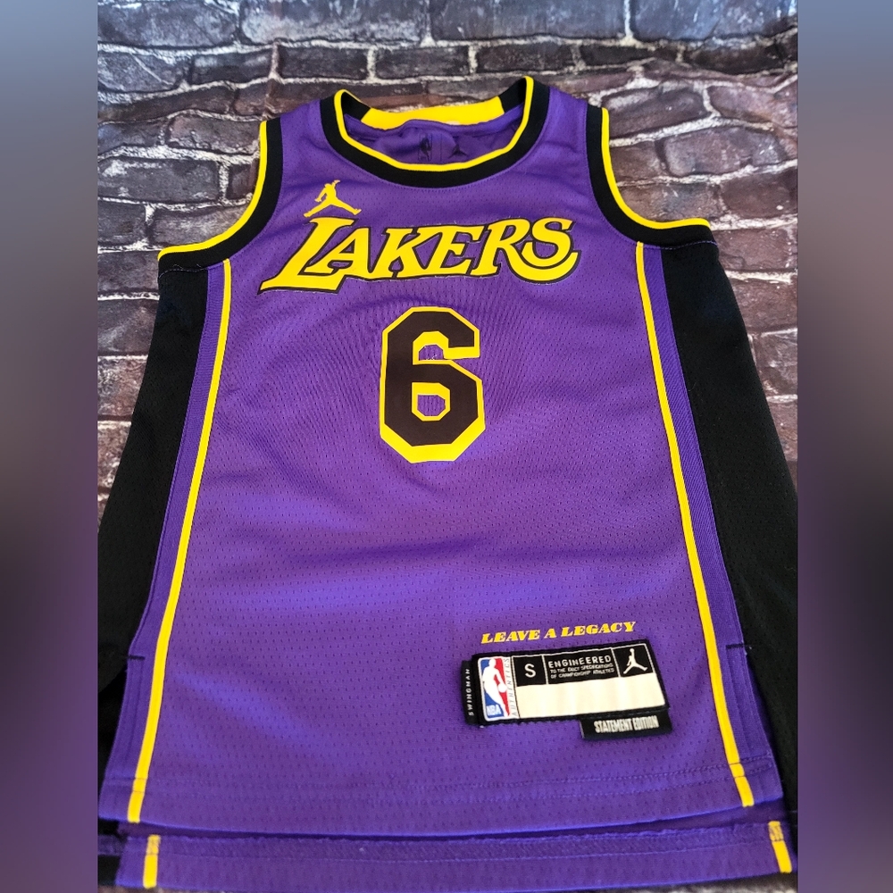 LAKERS LEBRON JAMES ALTERNATE JERSEY SIZE SMALL BOYS